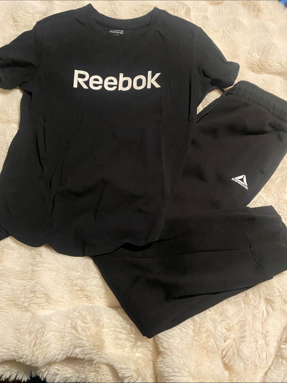 Reebok Black women’s Jogger Sweatpants and T-shirt (50)